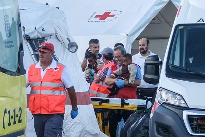 Mogán. Llegada patera Arguineguín.  | 18/12/2019 | Fotógrafo: José Carlos Guerra