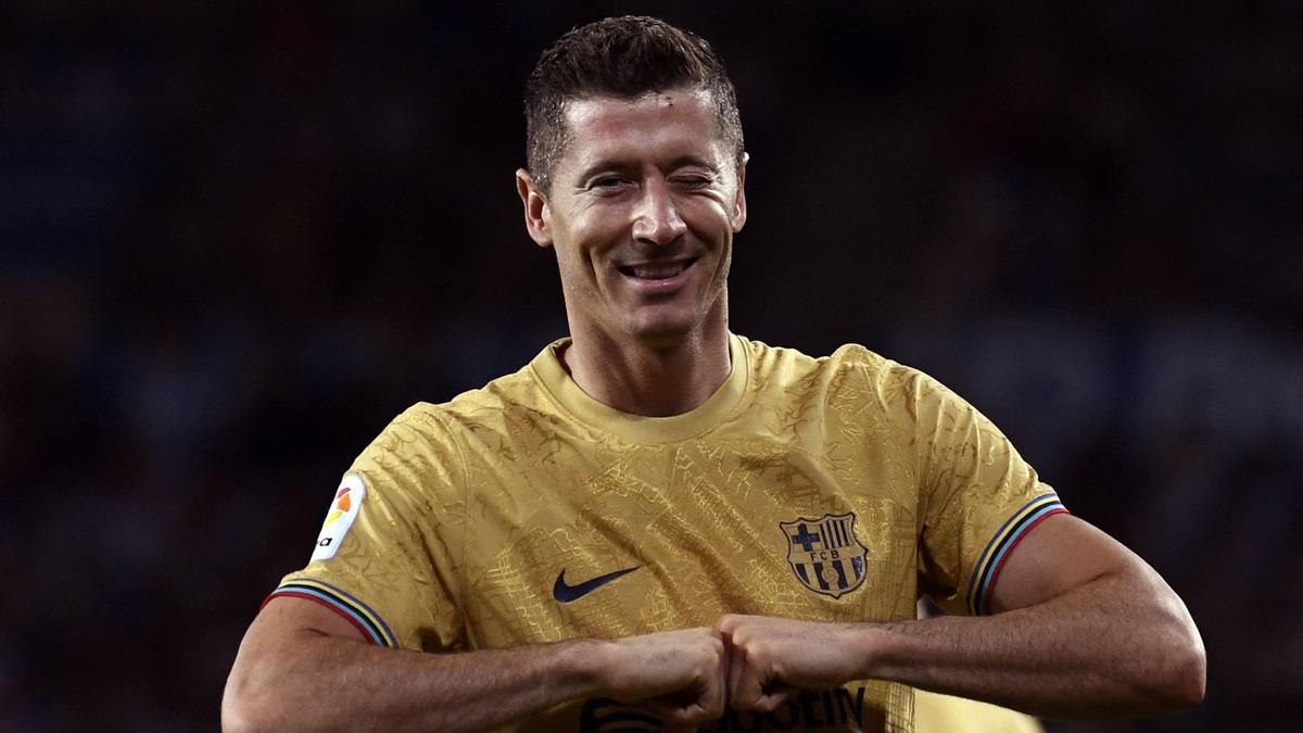 Barcelona's Polish forward Robert Lewandowski celebrates scoring the opening goal during the Spanish League football match between Real Sociedad and FC Barcelona at the Anoeta stadium in San Sebastian on August 21, 2022. (Photo by Ander GILLENEA / AFP)