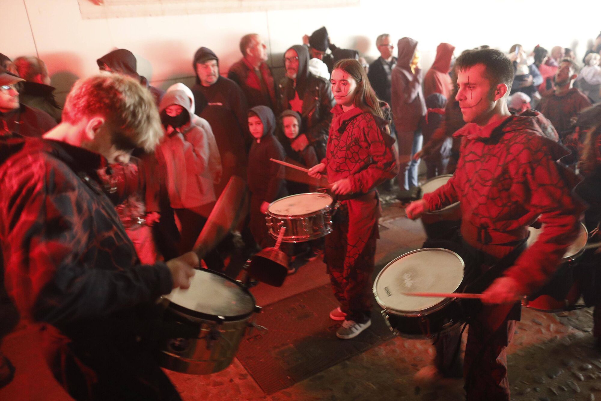 Girona. Plaça Sant Domenec. Correfoc infantil amb els Trons de l'Onyar. Fires.