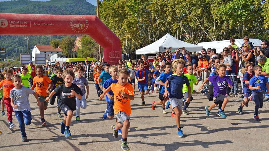 Centenars d&#039;atletes van participar al Cros Escolar de Súria