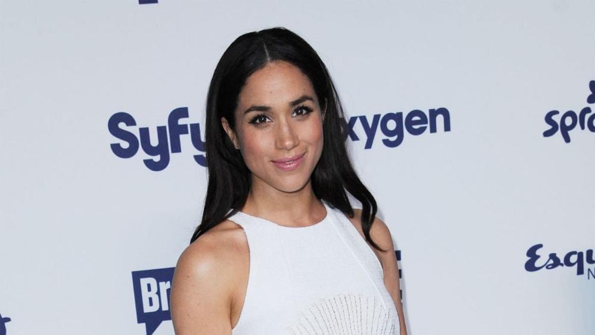 Meghan Markle con vestido blanco corto