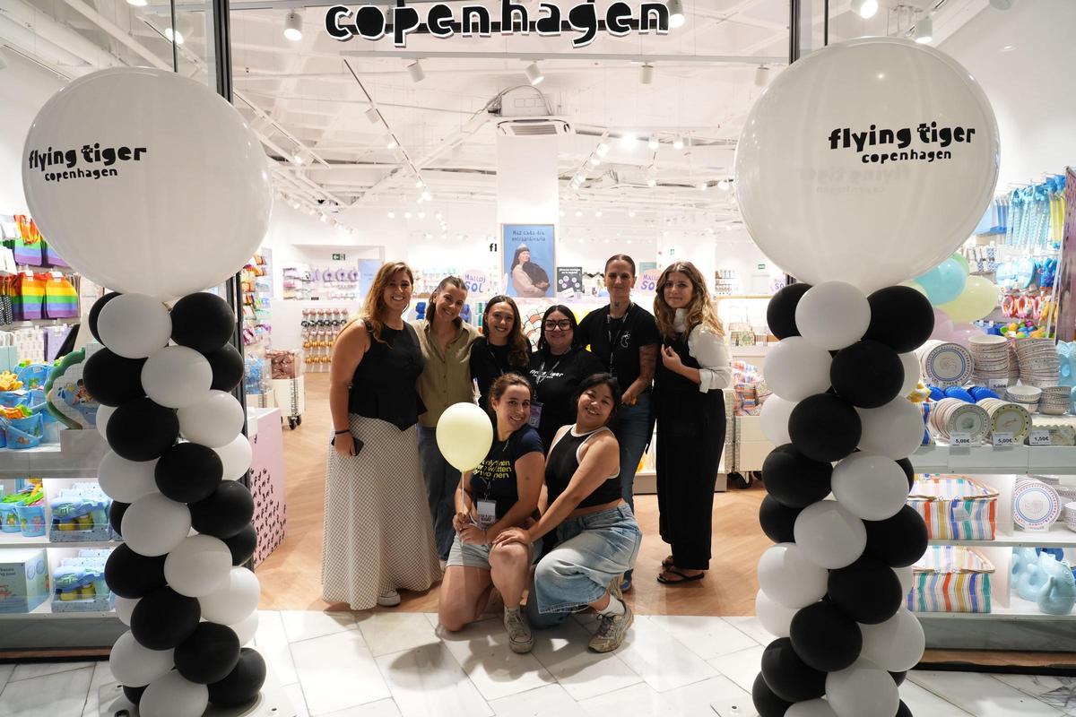 Momento previo a la apertura de la tienda.