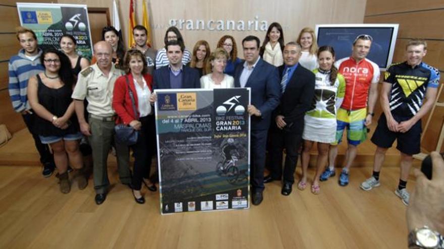 Grupo de asistentes al acto de presentación del Festival Bike Gran Canaria 2013. | andrés cruz