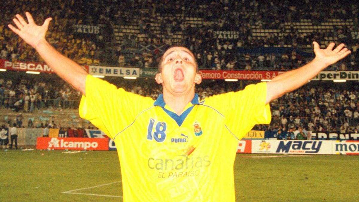 Samways festeja la victoria en el Heliodoro en Primera.