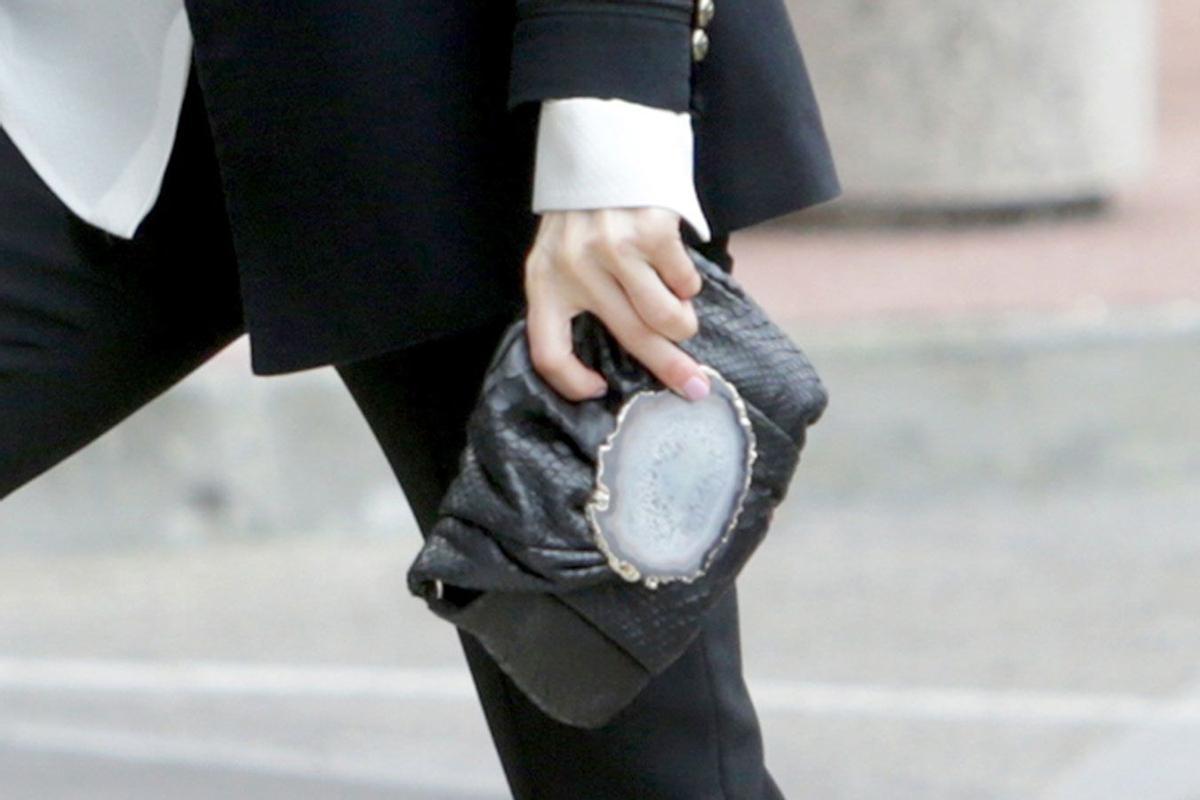 Letizia Ortiz con bolso negro de Malababa