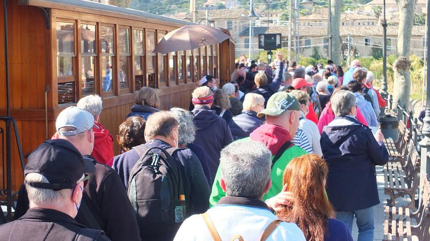 La reactivación del tren de Sóller da un espaldarazo a la economía de la Serra