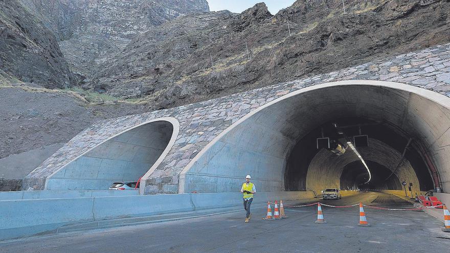 El sueño que Canarias vende fuera: tráfico que genera energía y carreteras sostenibles