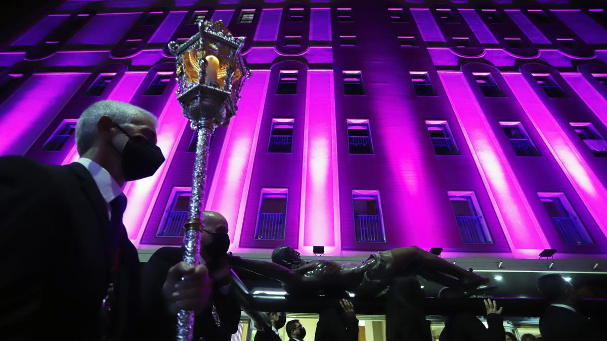 Madrugada de traslados para la veneración 'El Verbo Encarnado' en la Catedral