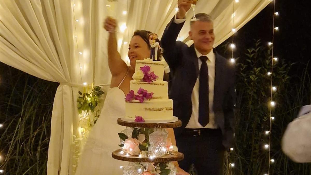 La exministra Leire Pajín, durante la tarta nupcial.
