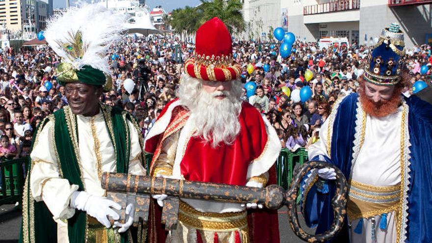 Baltasar, Melchor y Gaspar, en el muelle Santa Catalina.