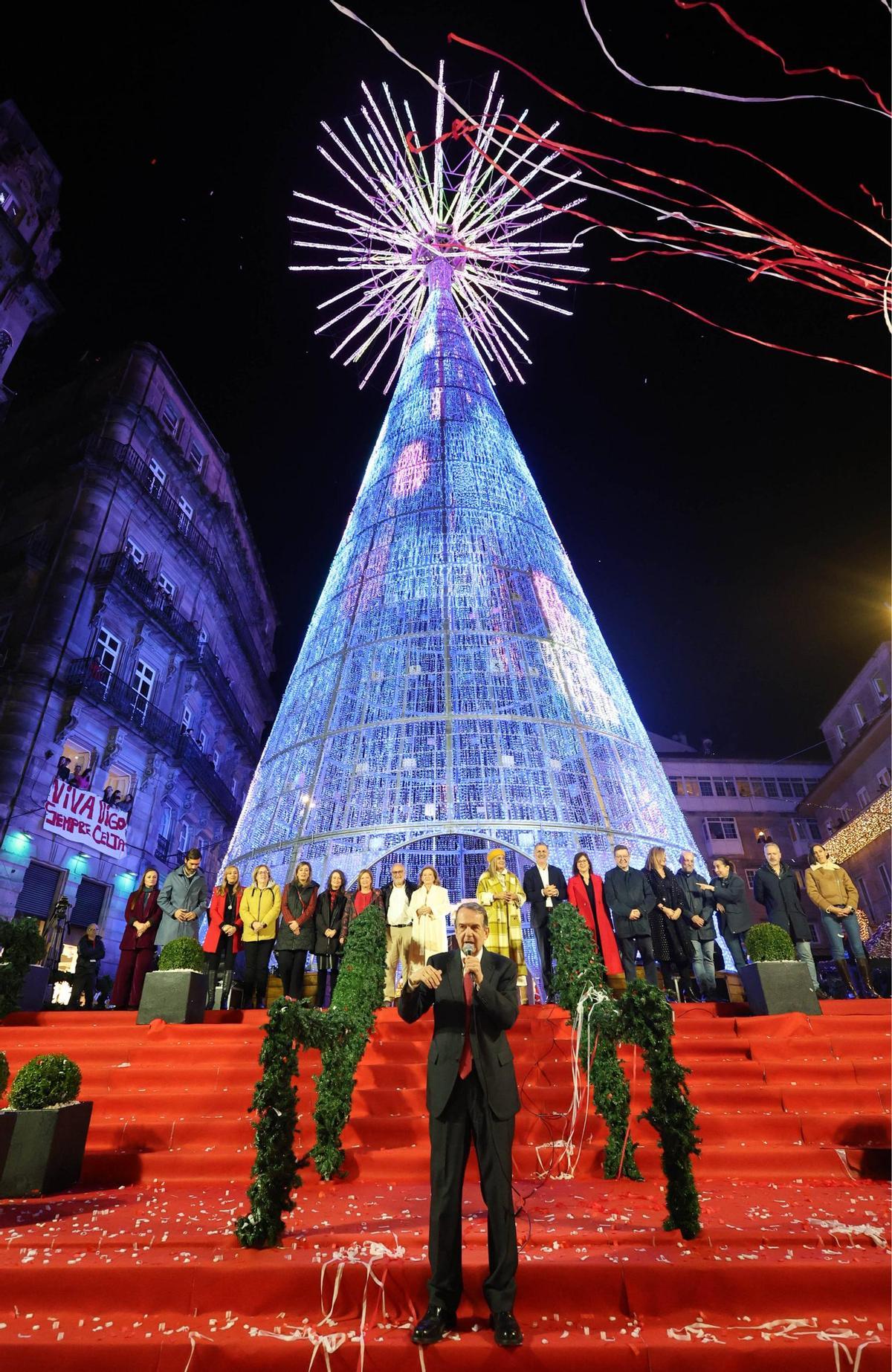 Vigo enciende la Navidad más grande de su historia ante miles de personas