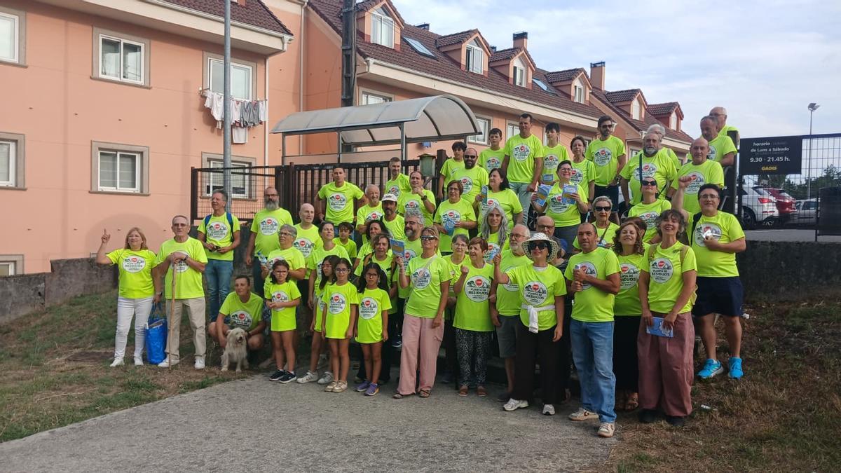 Participantes en la nueva movilización contra el proyecto de la planta de residuos inertes en Cacheiras.