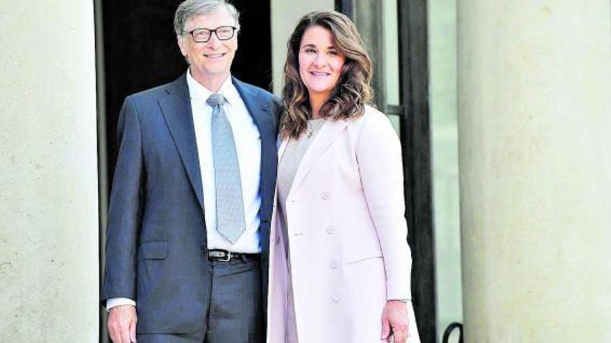 Imagen de archivo de Bill y Melinda Gates en una visita al Palacio del Elíseo, en París, en 2017. | | JULIEN DE LA ROSA (EFE)