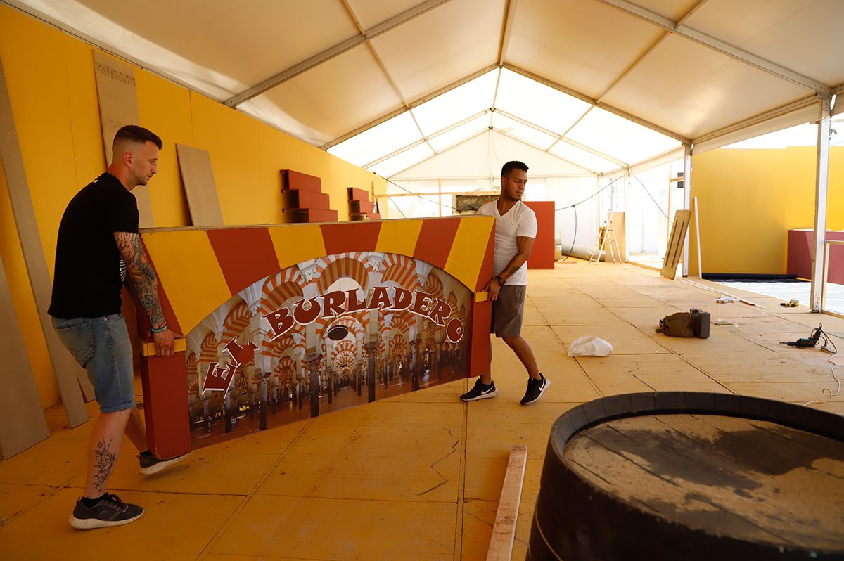 Montaje de la feria en imágenes