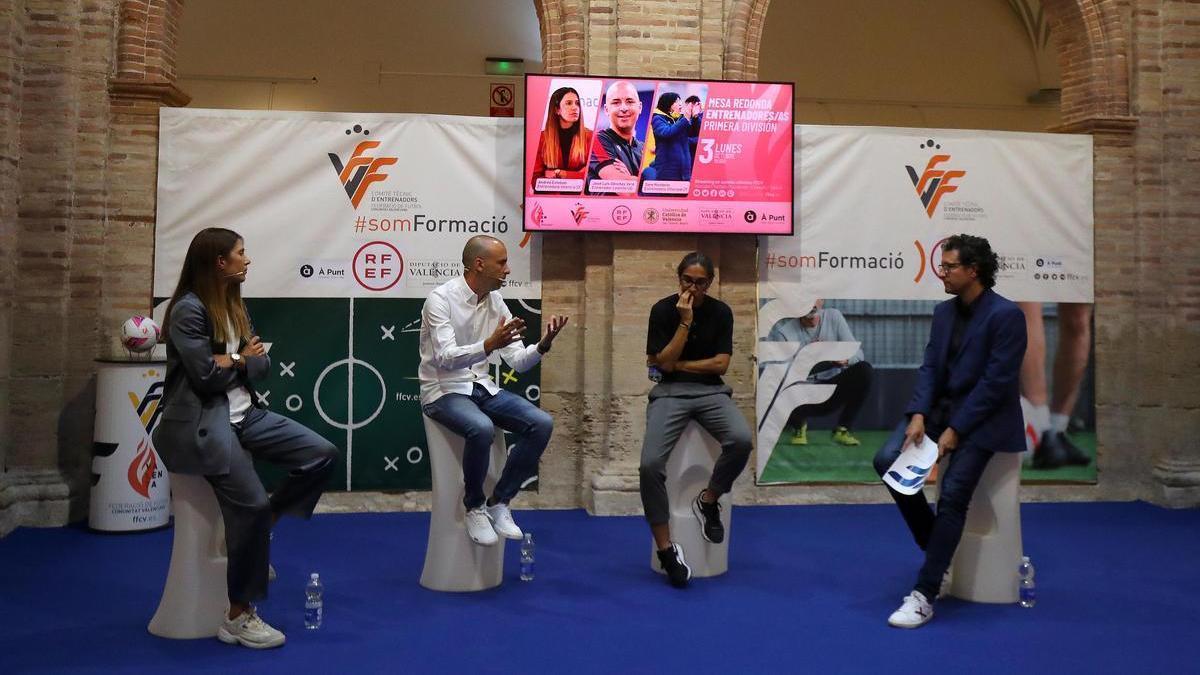 Andrea Esteban, José Luis Sánchez Vera y Sara Monforte durante el comité.