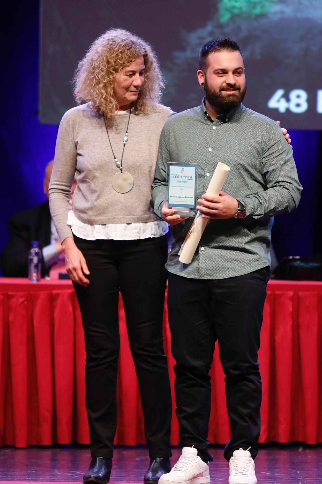 La gala de entrega de los premios "Mierense del año"