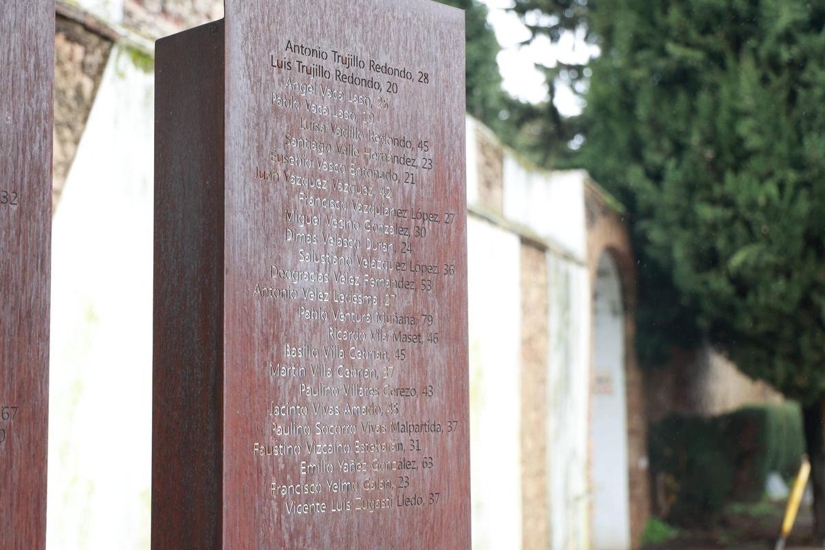 Galería | Zona en la que está el memorial a las víctimas en el cementerio de Cáceres