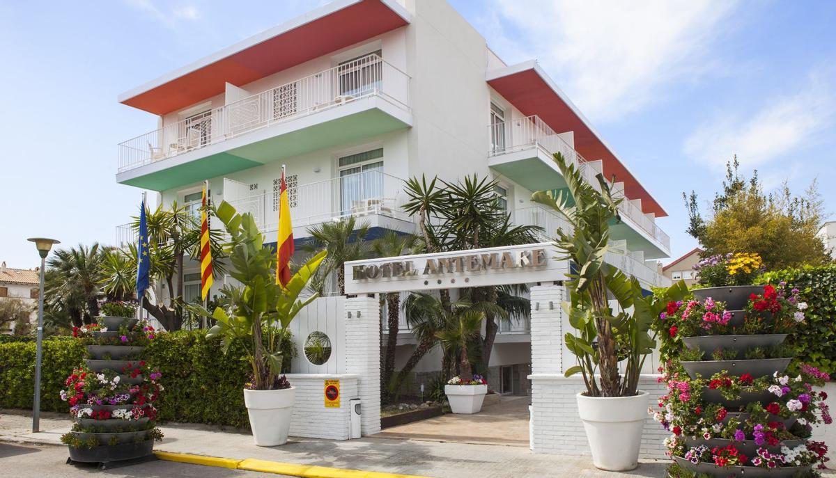 Exterior del Hotel Antemare, propiedad de la cadena Ibersol, en Sitges (Barcelona)