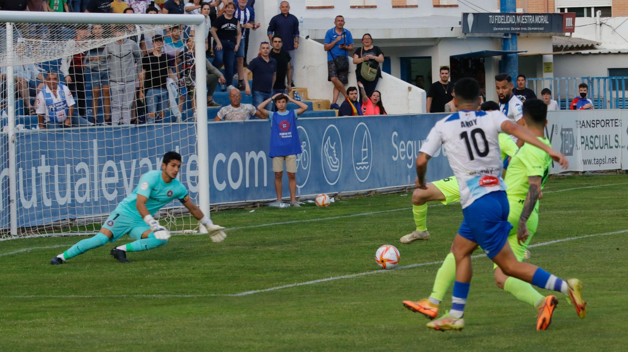 El Alcoyano salva un punto que puede saber a poco (2-2)