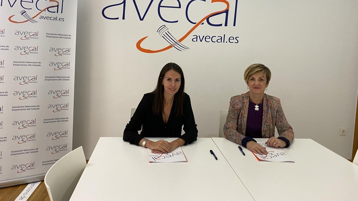 Sofía Elora y Marián Cano en la firma del convenio.