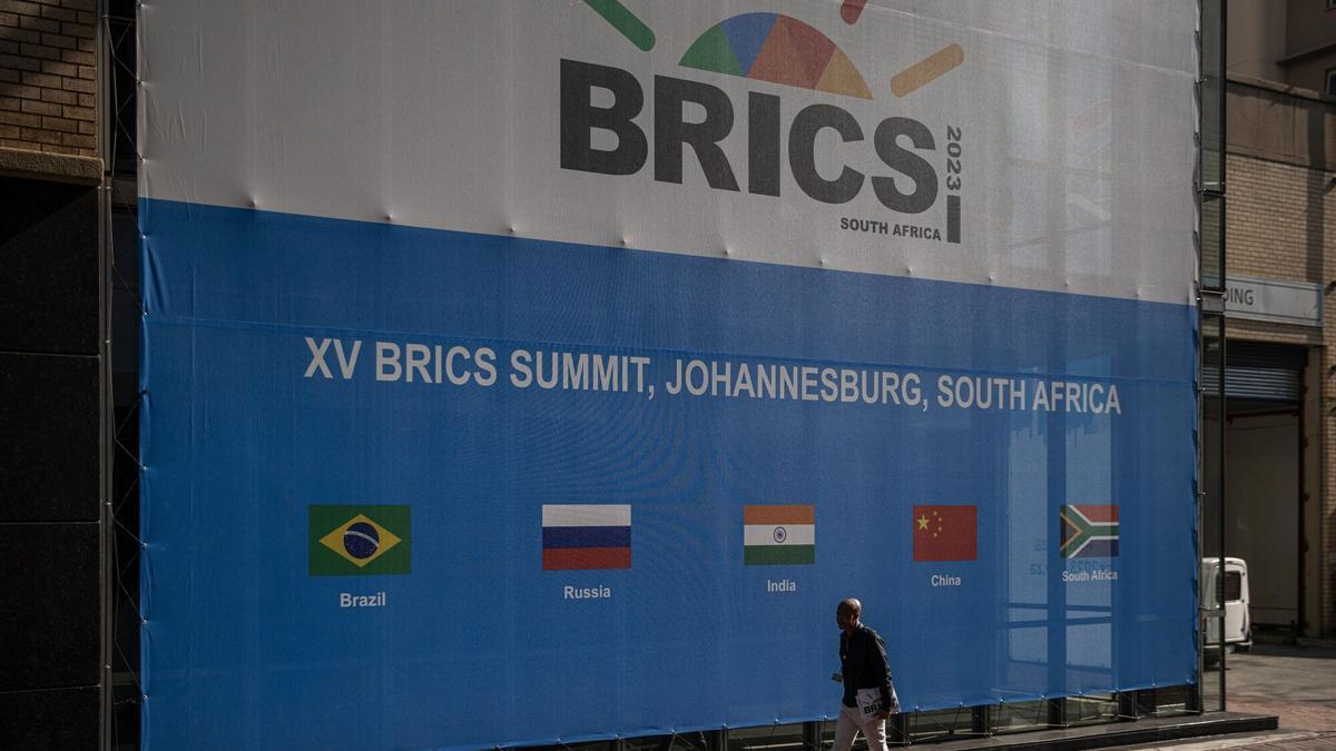 Preparativos para la cumbre de los BRICS, este lunes en Johannesburgo.
