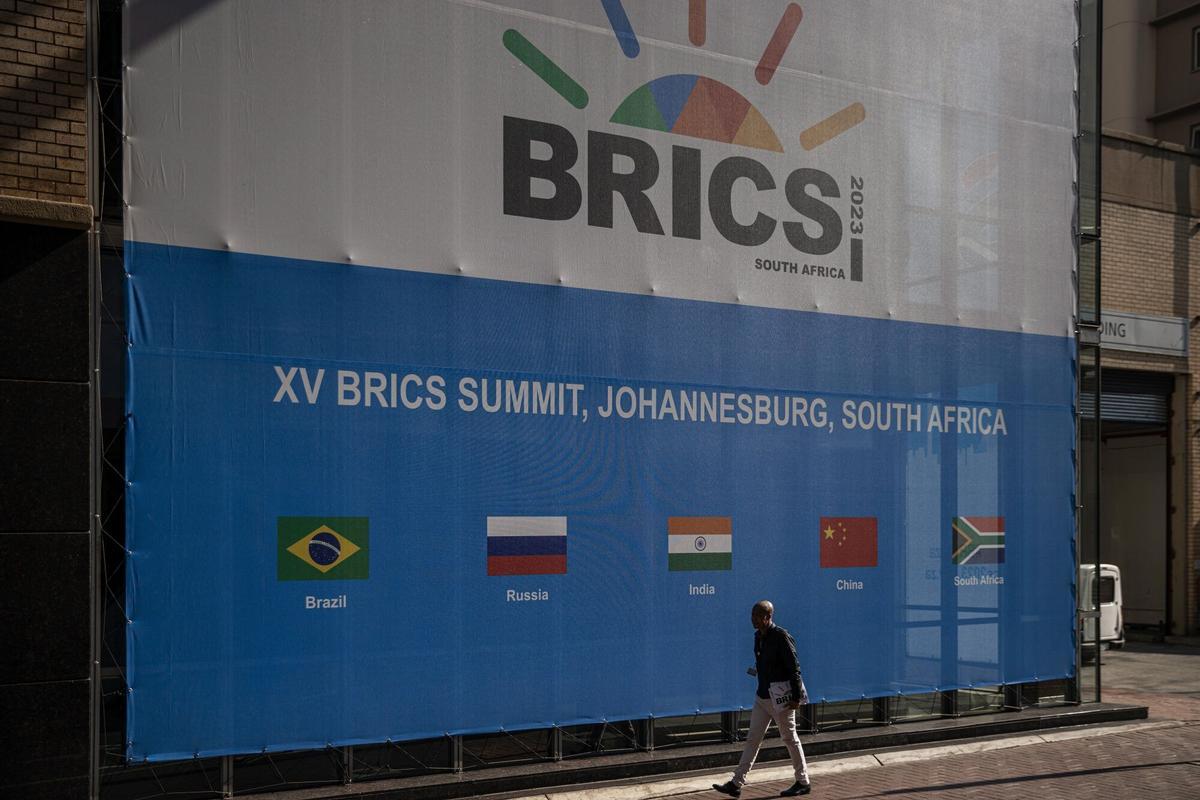 Preparativos para la cumbre de los BRICS, este lunes en Johannesburgo.