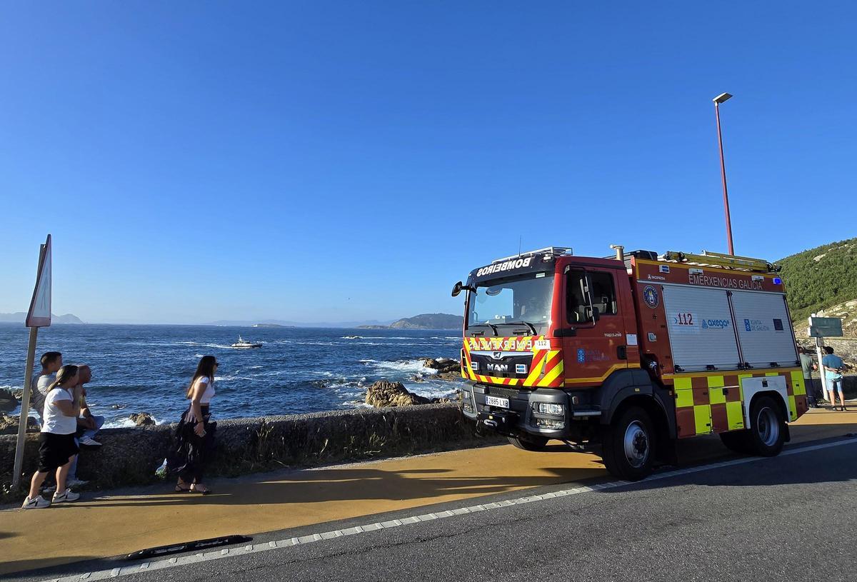 Gardacostas rescata el cuerpo de una persona ahogada en Baredo (Baiona)