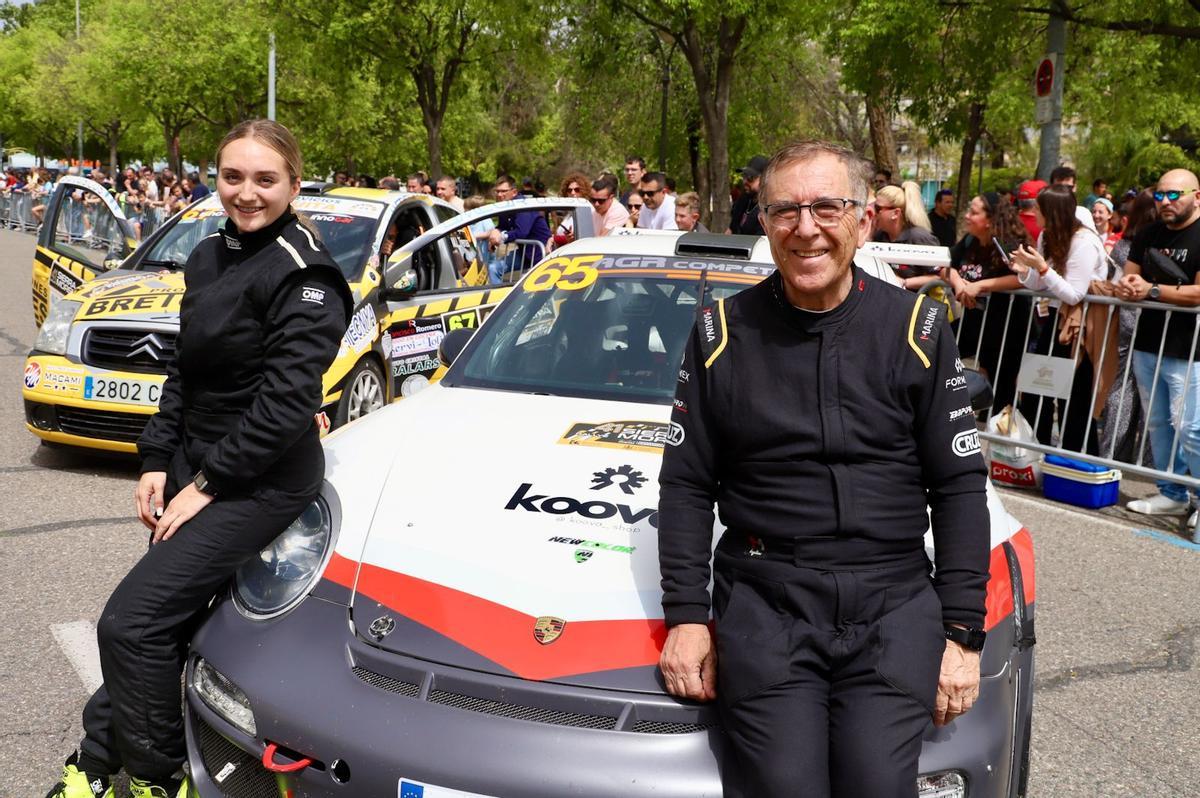 José Luis Toril, a la derecha, y su copiloto, Gema María Cañero.