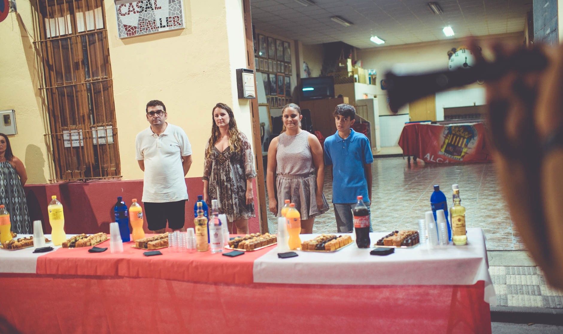 Cena en las calles de Alcàsser.