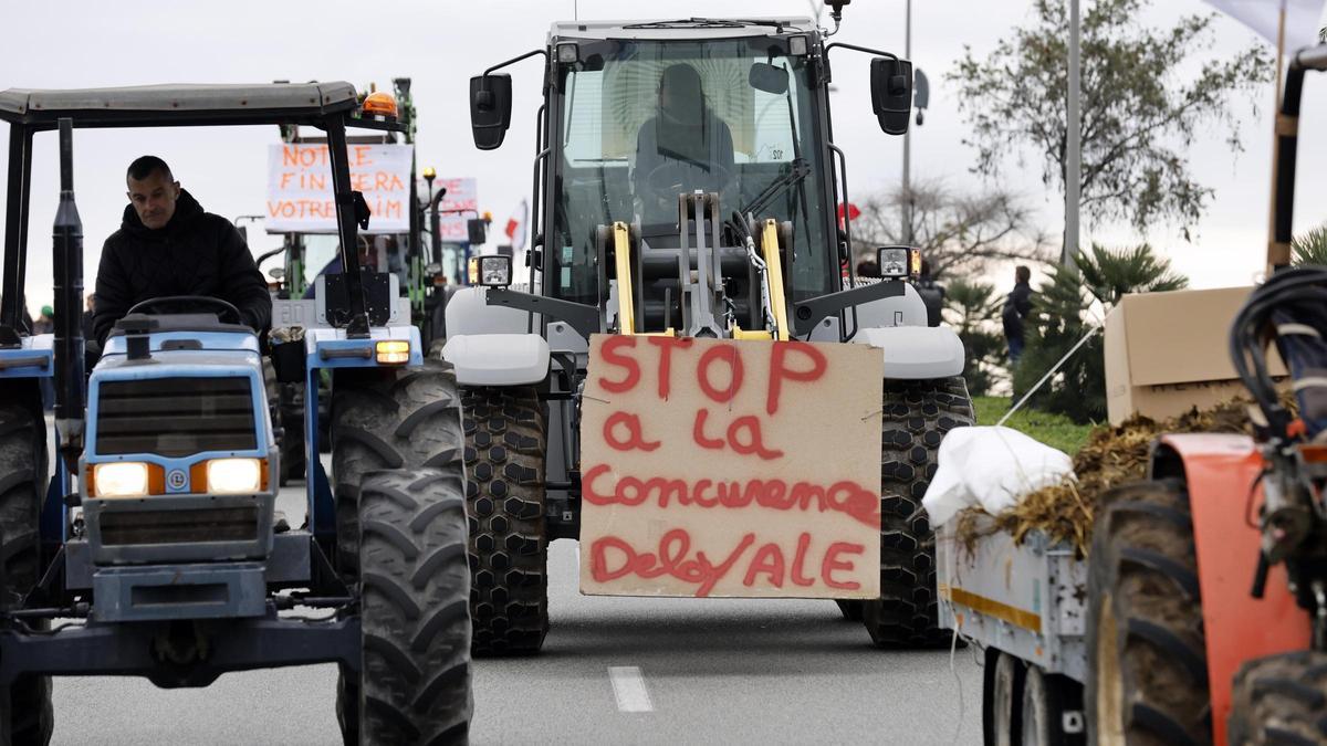 Protesta de agricultores en una carretera cercana a Niza