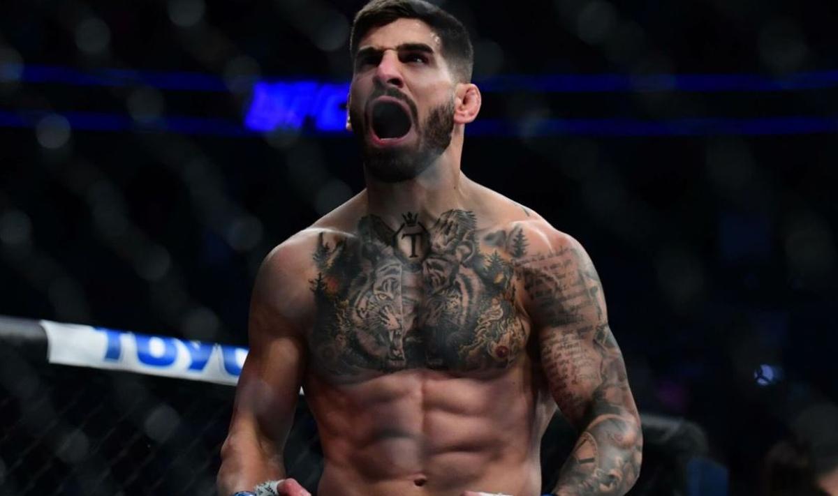 Topuria celebrando una victoria