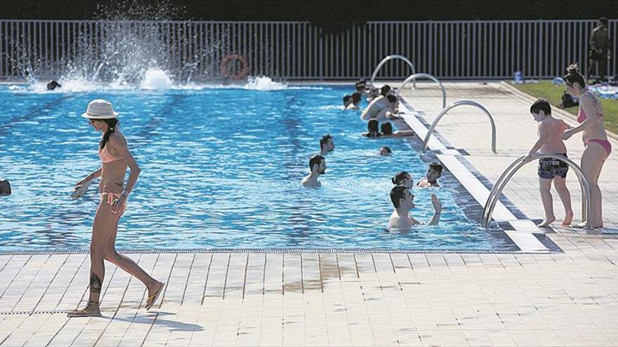 Deportes congela las tarifas de la piscina del Termet en 1 y 2 euros