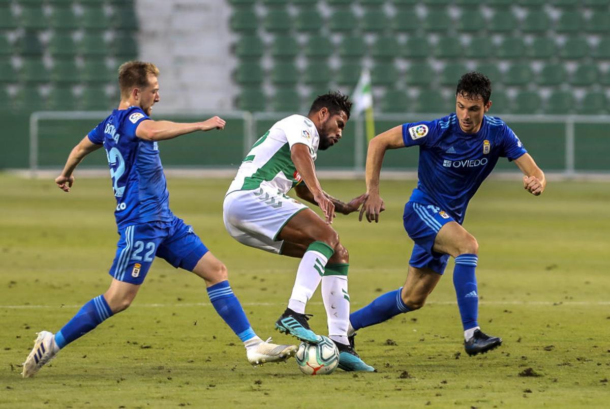 Las mejores imágenes del partido entre el Elche y el Real Oviedo