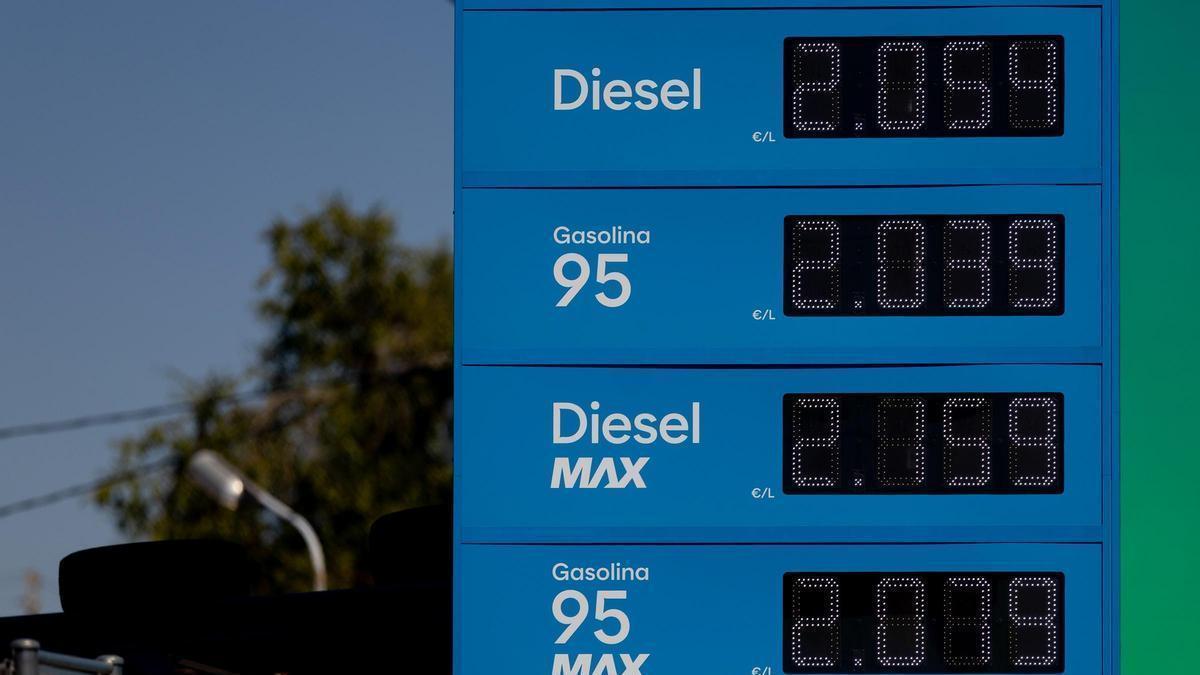 PRECIO GASOLINERAS | Los precios de gasolina y diésel se desbocan y aceleran hacia máximos históricos a la espera del nuevo escudo ‘anticrisis’ del Gobierno