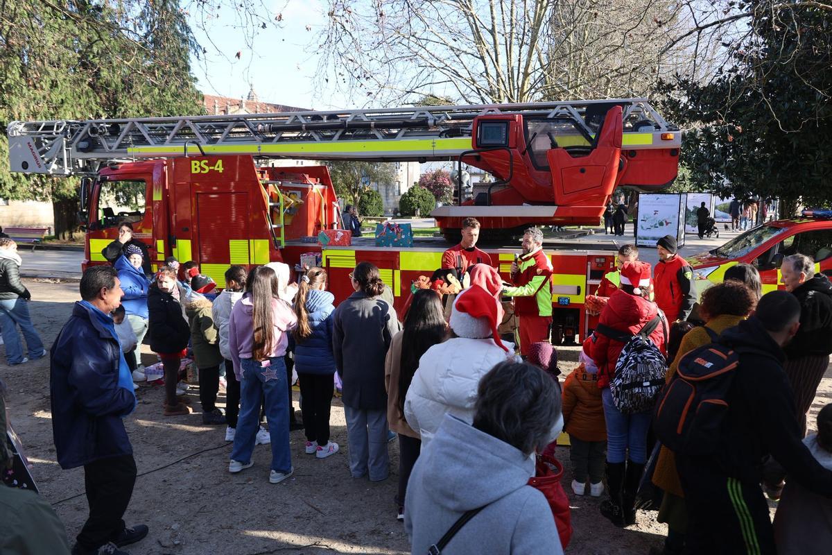 Chocolatada y regalos en la Navidad más solidaria de Santiago