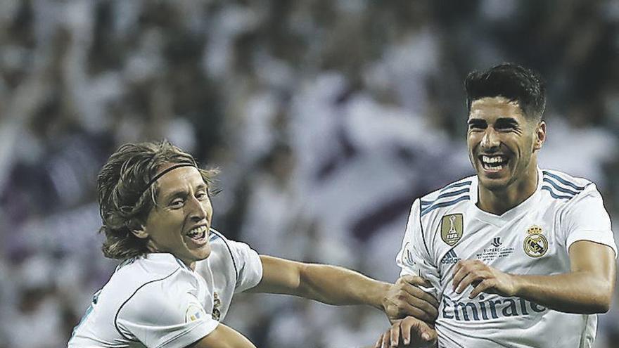 Modric y Asensio celebran el 1-0 del miércoles al Barça.