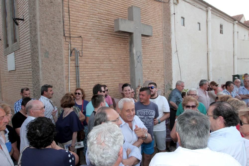 Los aljorreños protestan por la retirada del monum