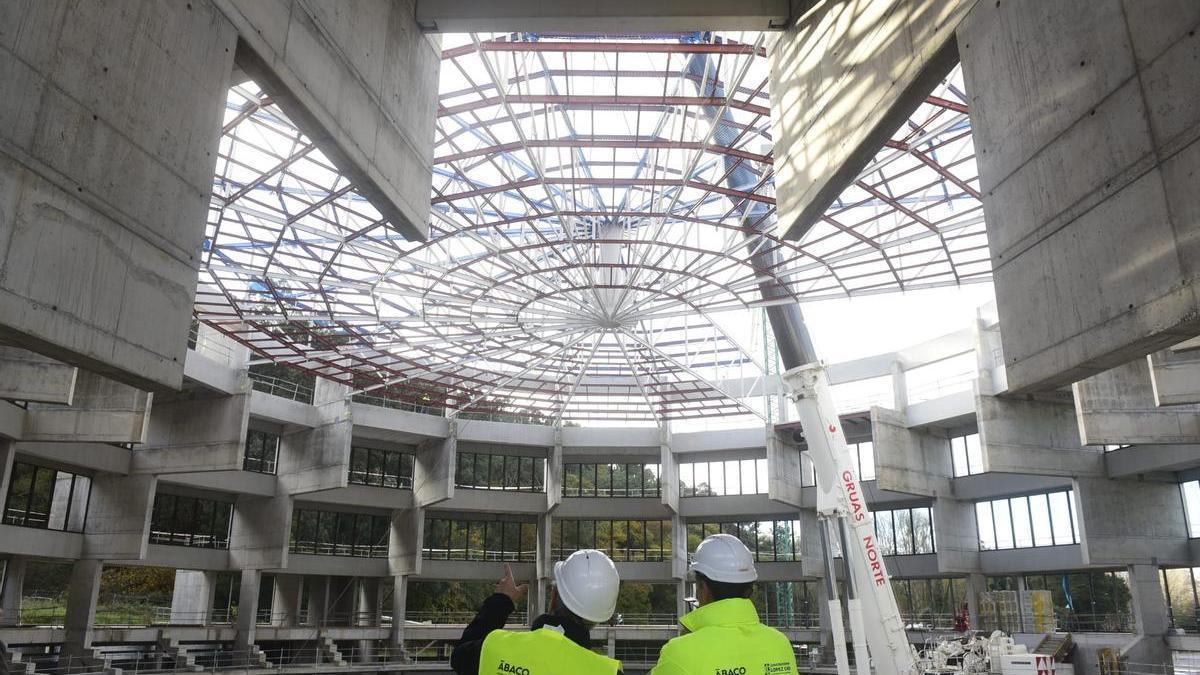 'Time lapse' de la instalación de la cúpula del multiusos de Bastiagueiro.