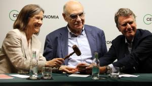La nueva presidenta del Cercle dEconomia, Teresa Garcia-Milà, junto a Salvador Alemany y el ya expresidente Jaume Guardiola