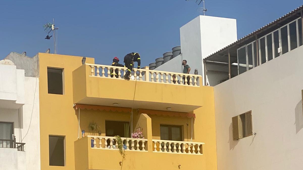 Los bomberos hallan el cadáver de un hombre en una vivienda de Arguineguín