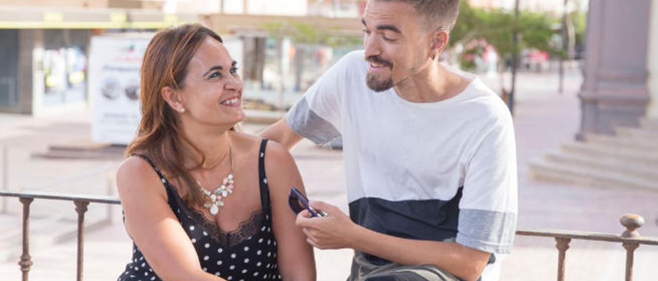 Cristina y su hijo Pablo Arribas Castañeyra en Puerto del Rosario.