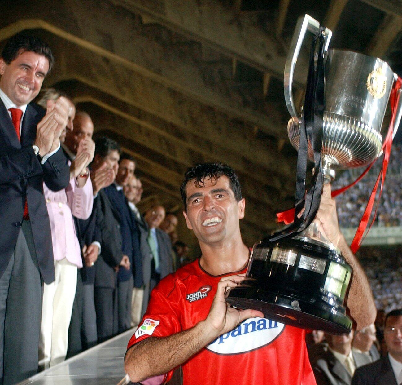 Miquel Àngel Nadal, tras recibir la Copa del Rey de 2003 con el Mallorca