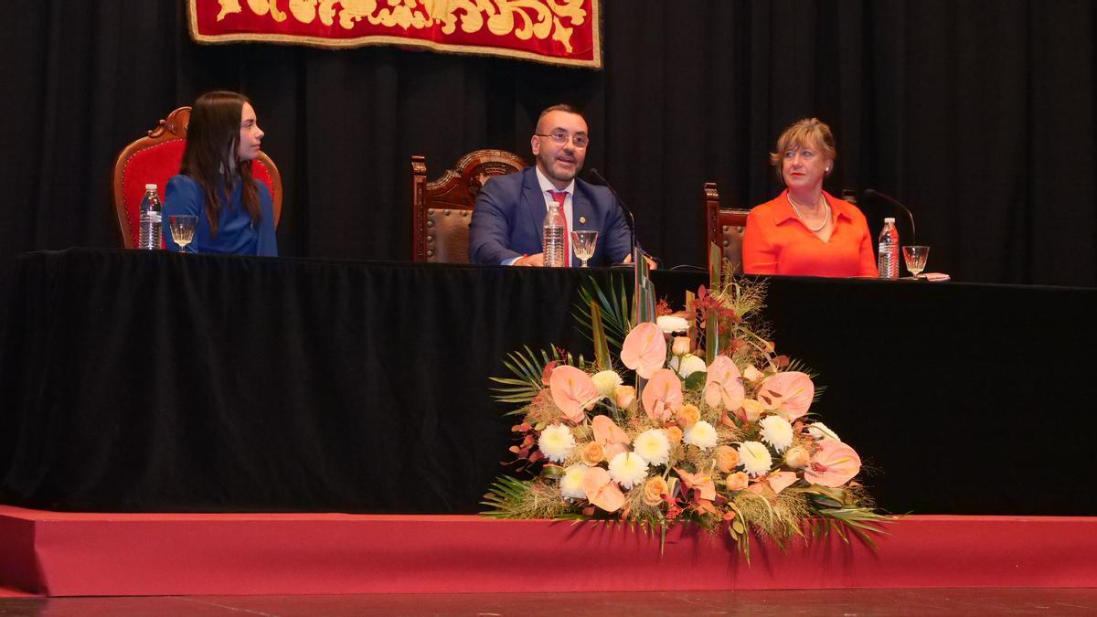 Las imágenes del homenaje a los matrimonios que celebran sus bodas de oro en Vila-real