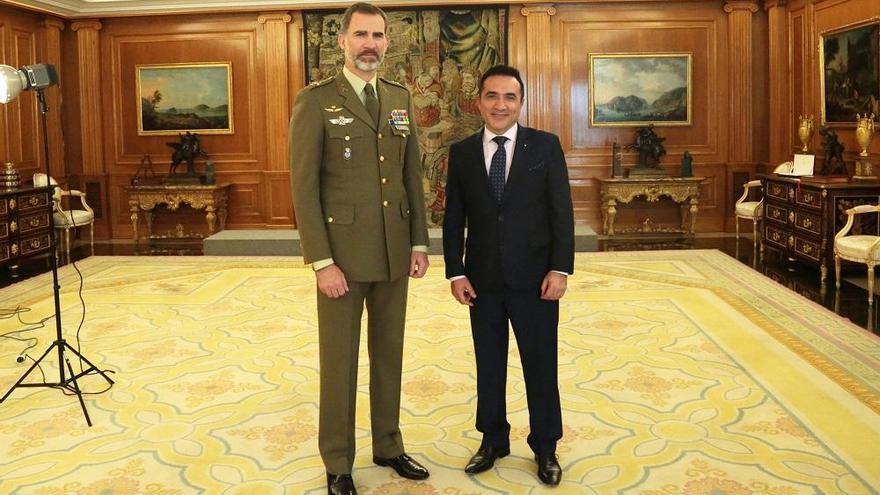 Felipe VI y Antonio Montiel, durante la audiencia en La Zarzuela