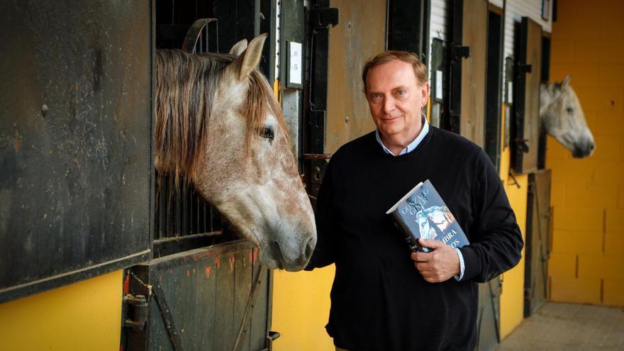 Gonzalo Giner: “Nada es lo que parece en esta novela de aventuras, todo es un gran truco de magia”