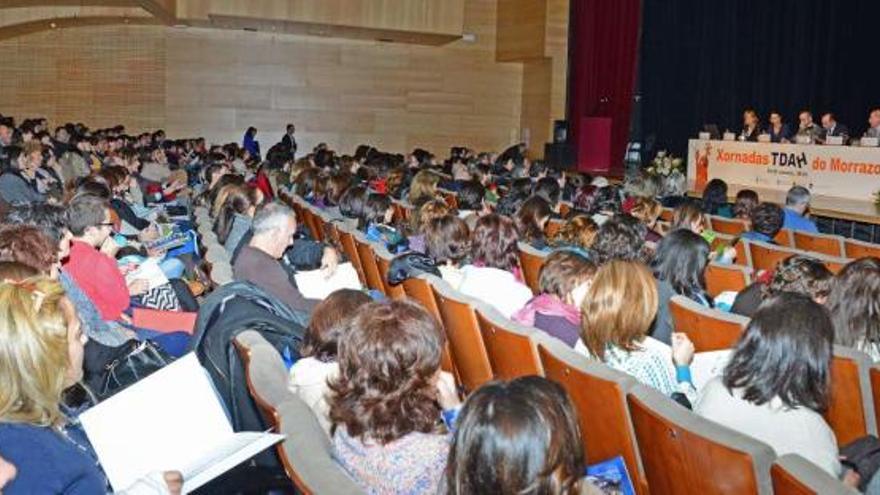 Los asistentes a las jornadas abarrotaron el Auditorio de Cangas. // Gonzalo Nüñez