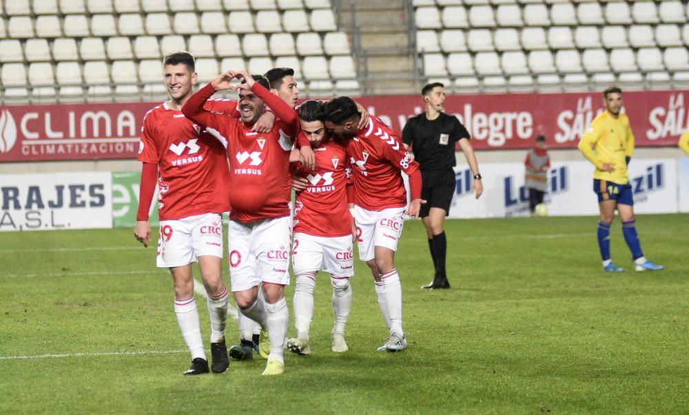 El Real Murcia vence frente al Cádiz