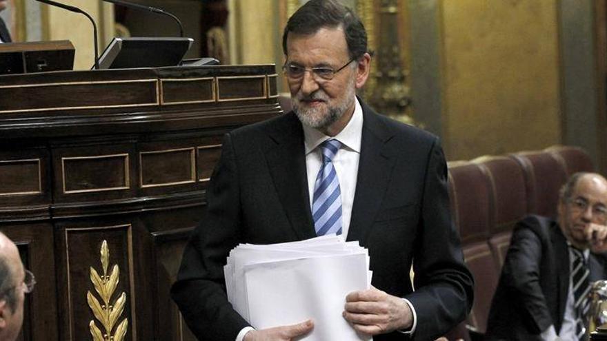 Rajoy da la bienvenida a la &quot;recuperación&quot; y se compromete a impulsar ahora el empleo fijo