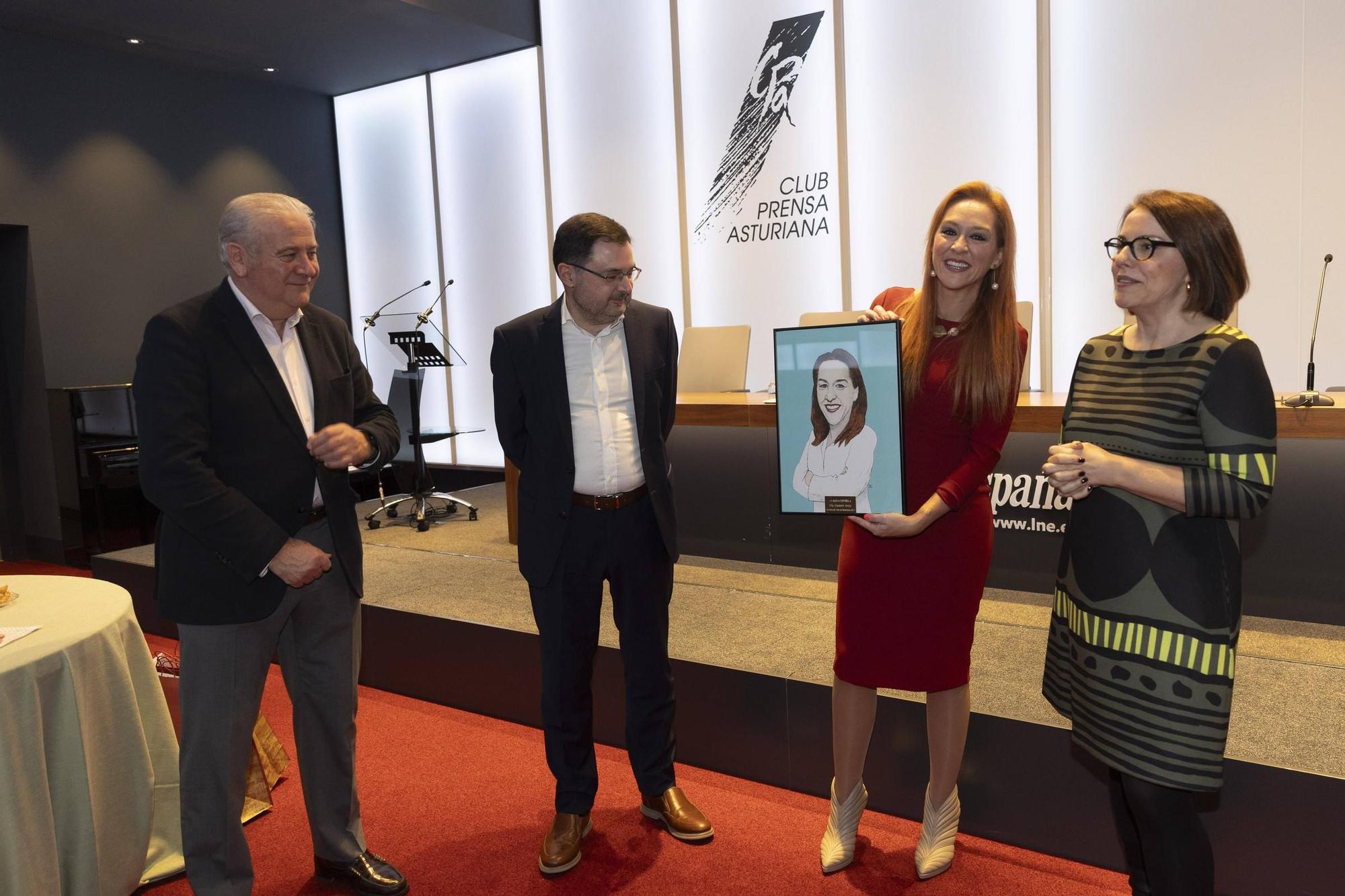 En imágenes: Entrega del "Asturiana del mes" a la oncóloga Elisabeth Arrojo