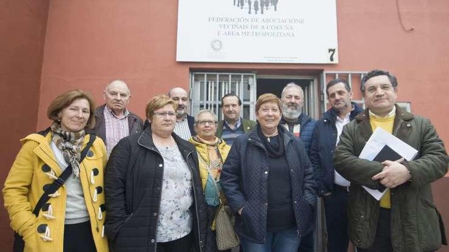 Concejales del PSOE, con directivos de la federación vecinal.